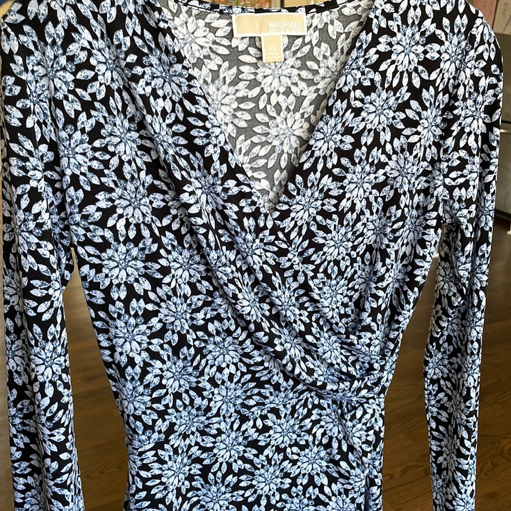 Michael Kors floral dress XS. Color navy and light blue. Excellent condition.